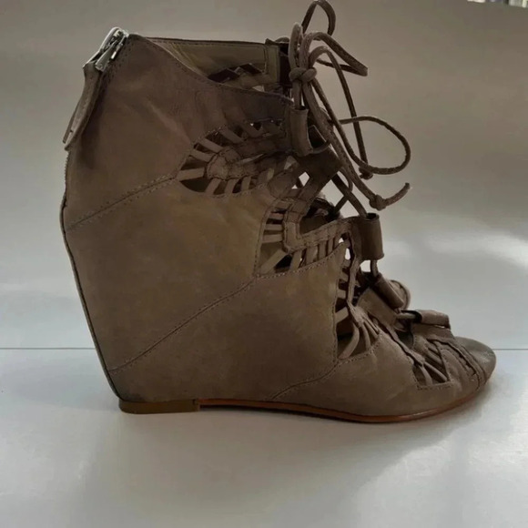 Dolce Vita Shandy Lace Uo Wedge Peep Toe Booties Taupe Nubuck - Picture 5 of 11